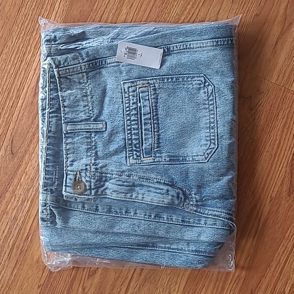 **NWT**High-Rise Baggy Wide Leg Jean - Picture 3 of 7